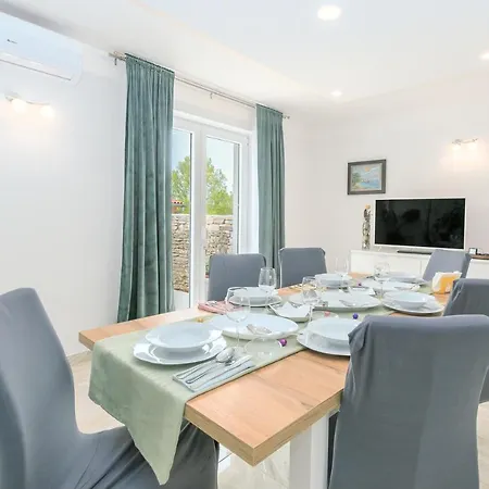 Holiday home Spacious Holiday Nina Sivati