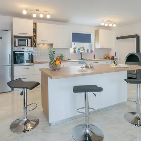 Holiday home Spacious Holiday Nina Sivati