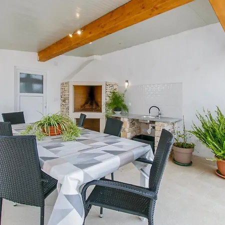 Spacious Holiday Nina Holiday home