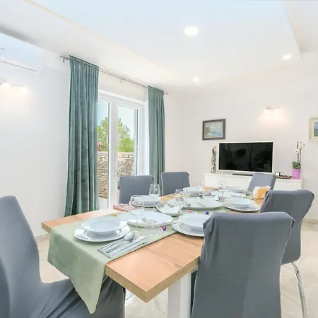 Holiday home Spacious Holiday Nina