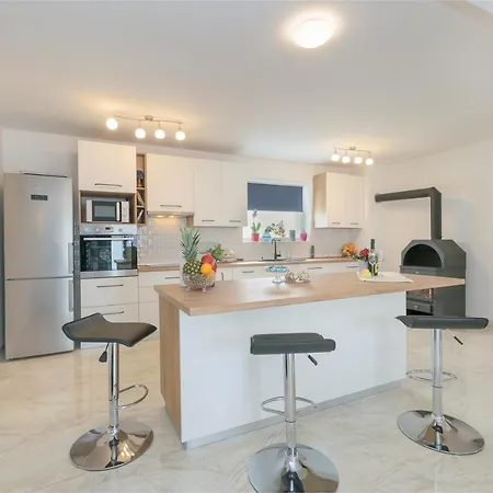 Дом отдыха Spacious Holiday Nina *